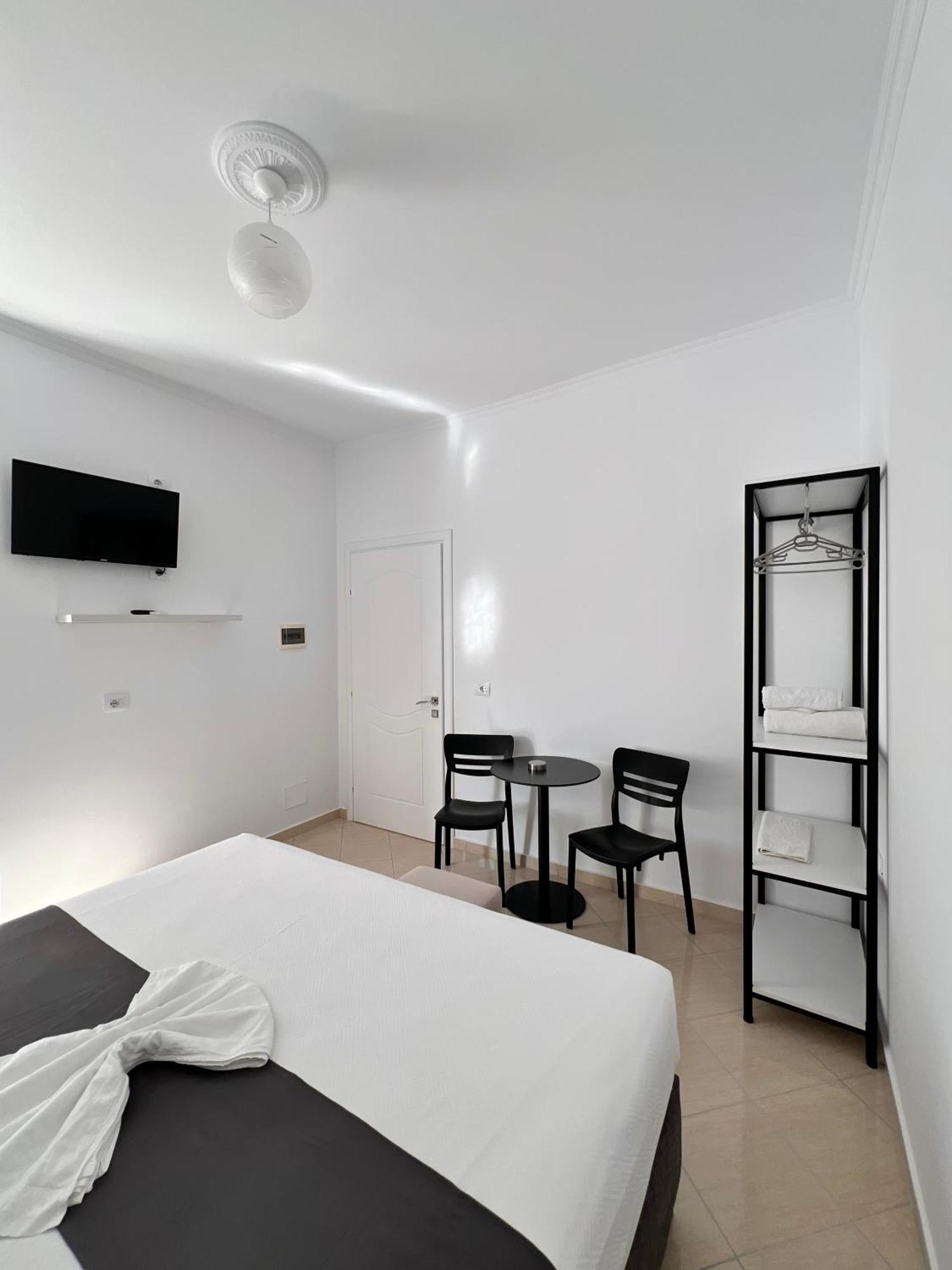 Gjoka Apartments, In Front Of Bougainville Bay Sarandë Exterior foto